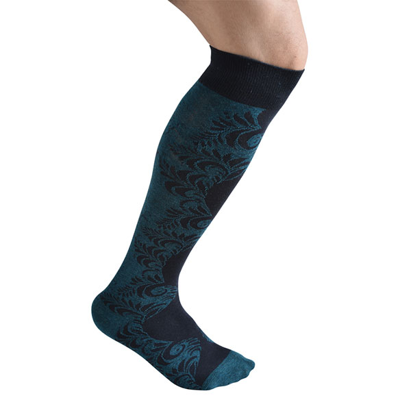 Ce materiale sunt utilizate în mod obișnuit pentru șosetele casual la genunchi? Care sunt avantajele fiecărui material?